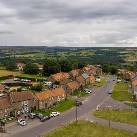 The Witching Post Inn Egton Экстерьер фото